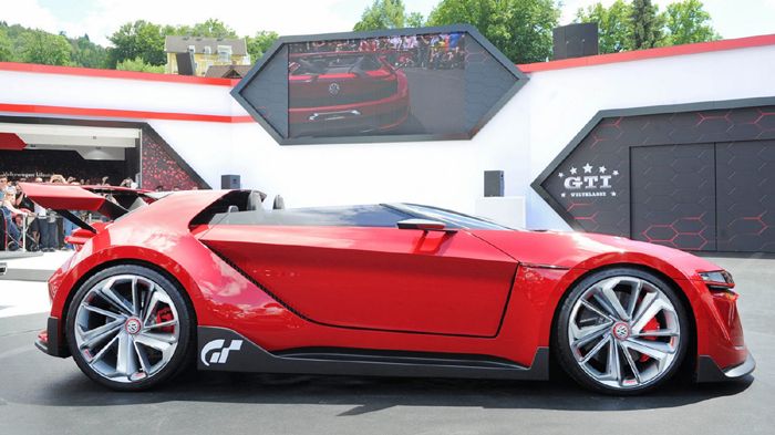 Το μήκος του GTI Roadster Vision είναι 4.158 χλστ., το πλάτος 1.894 χλστ., το ύψος 1.090 χλστ., ενώ το μεταξόνιό του εκτείνεται στα 2.494 χλστ.
